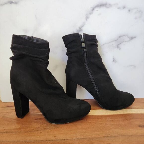 Forever 21 women's size 8.5 black ankle booties high heel suede fabric round toe - Picture 1 of 9